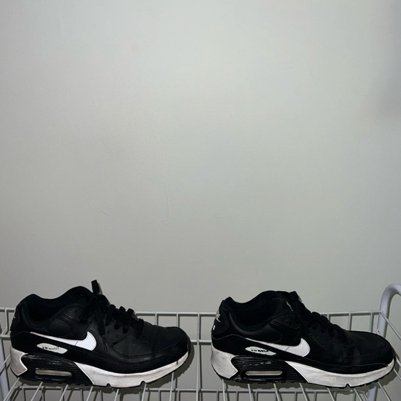 Nike Air Max Black And White Sneakers Kids Big Boy Size US  4.5Y Shoes Footwear - Picture 2 of 7